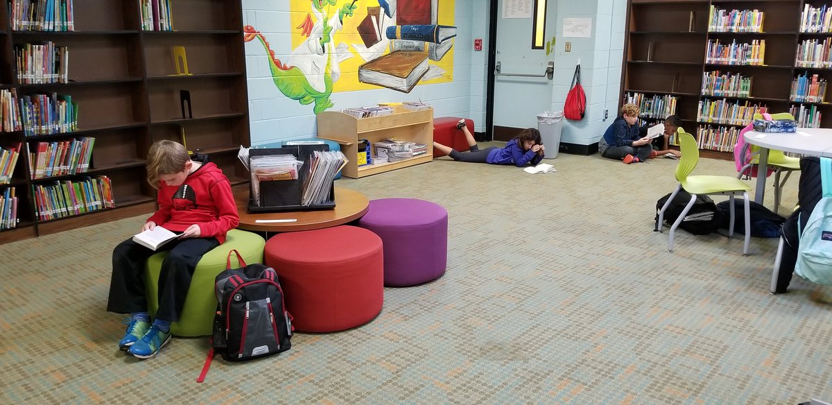 smmcfate's tweet image. It&apos;s a little easier to find the rest of the @STEAMatOakdale #BattleOfTheBooks team this afternoon. I believe ALL of us are #ThankfulForSchoolLibraries at times like these! #RHSDLibraries #MyRockHillStory