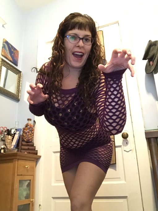 Live now at https://t.co/PZbCWldcYm on @chaturbate Hopefully I&rsquo;ll catch some fish! Keep on tipping to<a class="tags" href="/tag/chaturbate">@chaturbate</a><a href="/tag/thankyou"class="tags"><span>#thankyou</span></a><a href="/tag/endofthemonthcomestoosoon"class="tags"><span>#endofthemonthcomestoosoon</span></a><a href="/tag/sickieh"class="tags"><span>#sickieh</span></a>