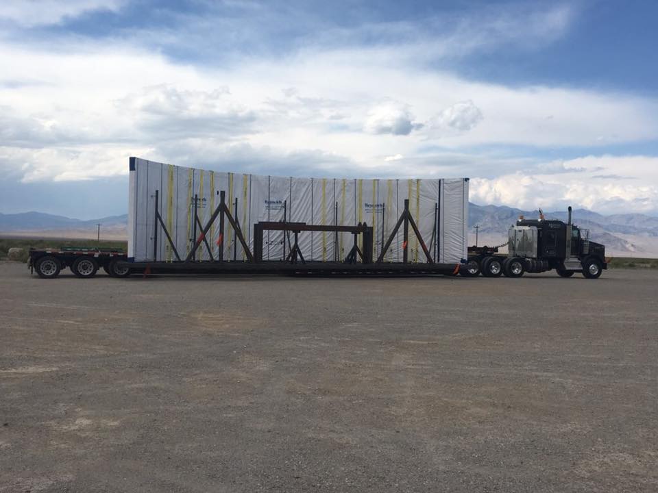 ReynoldsPolymer's tweet photo. Our next project is on its way... follow us as we build the impossible! https://t.co/K7L9xdtxGR 
📷: Henderson Heavy Haul Trucking #ReynoldsPolymerTechnology #BuildingTheImpossible #EngineeredAcrylic #AcrylicExperts #CustomAcrylic #WeBuildTheImpossible https://t.co/DdpvXyM5l1