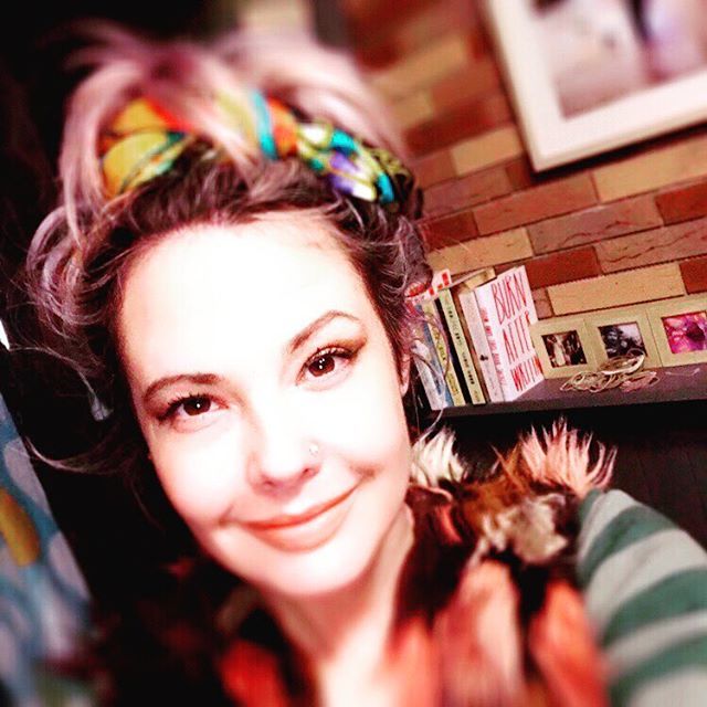 tjchampers's tweet photo. Bright ties #hairrags #80s #rootcover https://t.co/bGyYXIdb5M https://t.co/tmaQfPnGJo