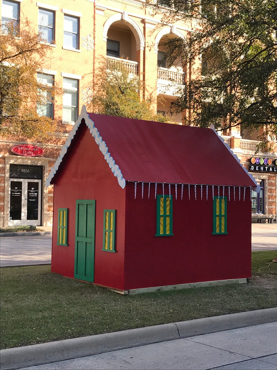 FriscoSquare's tweet photo. It is beginning to look a lot like Christmas (in the Square) https://t.co/Bz2rDe8tRI