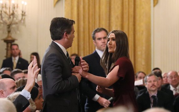 MirrorBreaking_'s tweet photo. BREAKING CNN reporter Jim Acosta's White House pass restored after Donald Trump clash https://t.co/rcgpitvZ1F https://t.co/iMPwHpOMrK