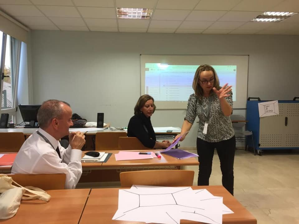 AmorVieira1's tweet photo. Construyendo Mapas - pensamiento visible y la calle como espacio de aprendizaje
Presentando este taller en el #ivSimposioFelipeSegovia
Compartiendo prácticas docentes #maestros, #VisibleThinking, #ProjectZero, #HarvardProjectZero https://t.co/FhLPjioZIF