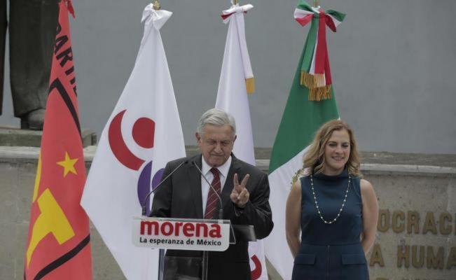 DNRadioCom's tweet photo. Presenta AMLO a la próxima titular de la Coordinación de Memoria Histórica https://t.co/PskKmqs8a0 https://t.co/9f2l4S7yo0