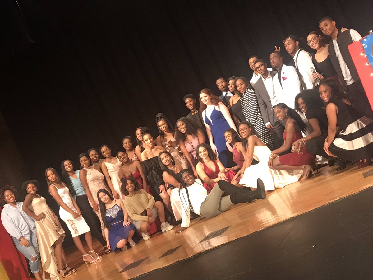 UHSAevents's tweet photo. @uhsa19 #FashionShow #theunidifference https://t.co/Lw70n5AlDC