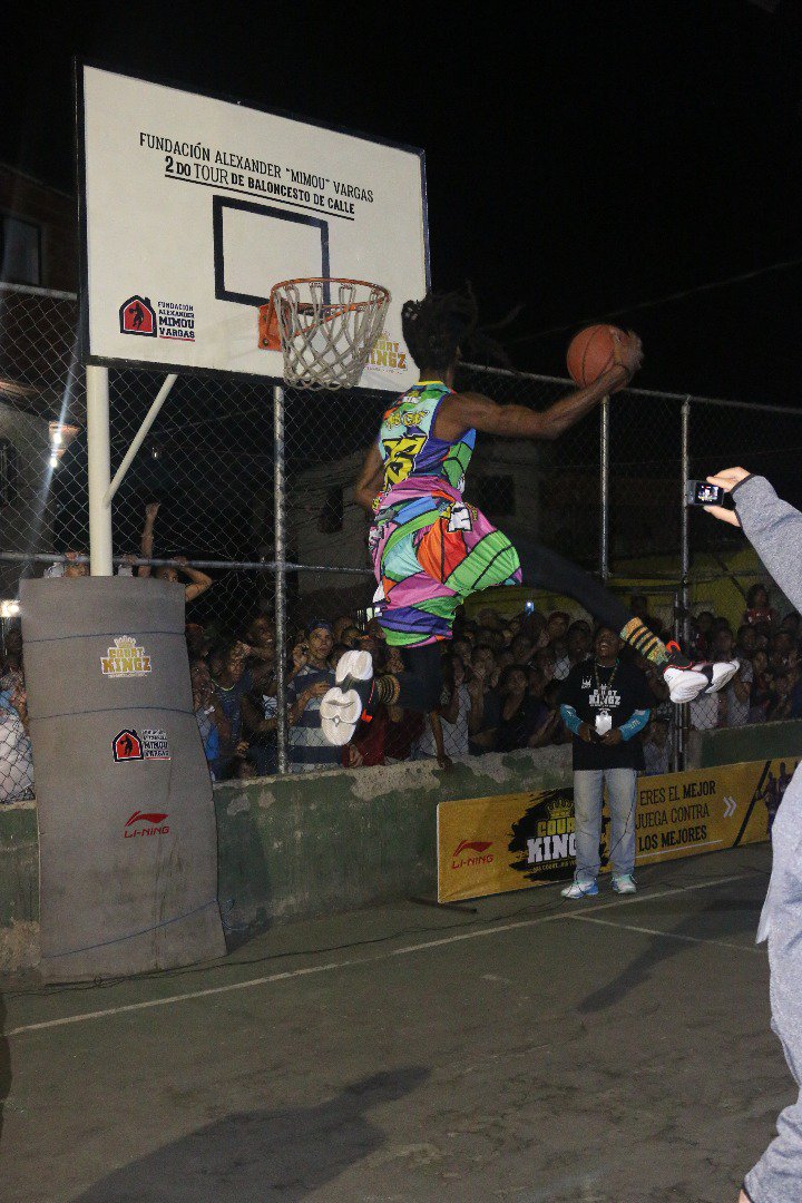 MPV_Zulia1's tweet photo. Puro talento es lo que nos trae #FundaMimou en su 22 aniversario en el forum de Valencia este 20/11 a las 2pm, un espectáculo en el máximo nivel #Deportivo
#CourtKingz #TeamDracula @FundaMimou @mimouvargas @DPazyVida @franklinvilche2 https://t.co/uLa1gQA8jX