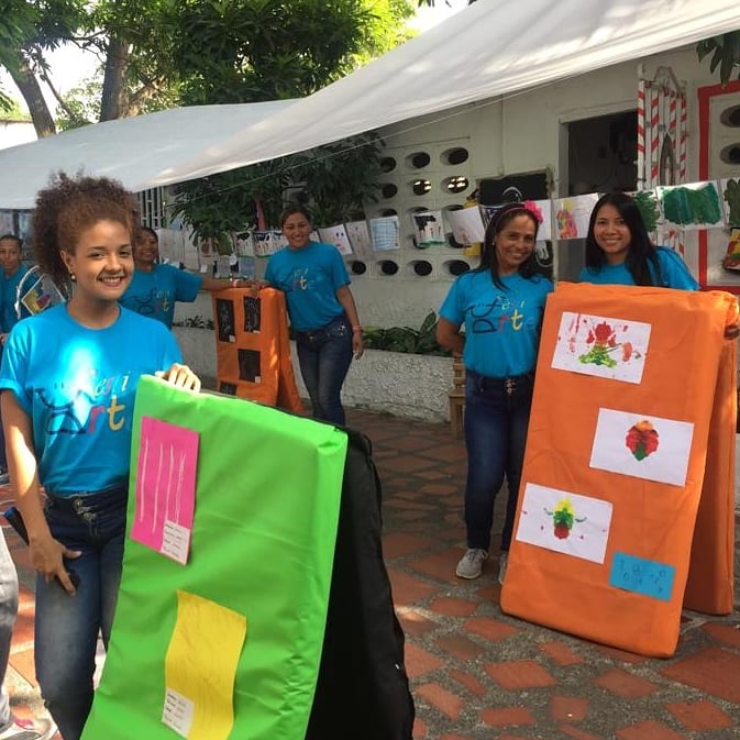 FundTiempoFeliz's tweet photo. En estos momentos el CDI Gimnasio Arcoíris del barrio las Nieves abre las puertas a los padres de familia a disfrutar nuestro #Festiarte2018 un espacio lleno de creatividad a cargo de los niños de Tiempo Feliz https://t.co/a2Q5zuOn07