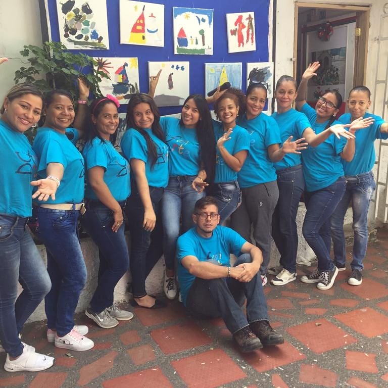 FundTiempoFeliz's tweet photo. En estos momentos el CDI Gimnasio Arcoíris del barrio las Nieves abre las puertas a los padres de familia a disfrutar nuestro #Festiarte2018 un espacio lleno de creatividad a cargo de los niños de Tiempo Feliz https://t.co/a2Q5zuOn07