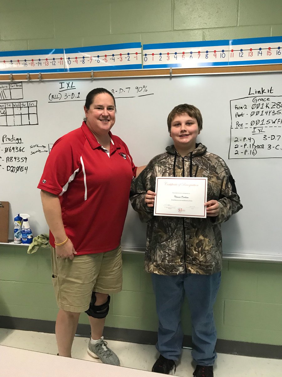 lepper_kaaren's tweet photo. Thomas Durham receiving an award for exceptional art from Mrs. Hodge.  His art is currently being displayed at the administration building.  Stop by and check it out as well as great art by other students in the district. ⁦@STJSchools⁩ https://t.co/53WTjyiGOh