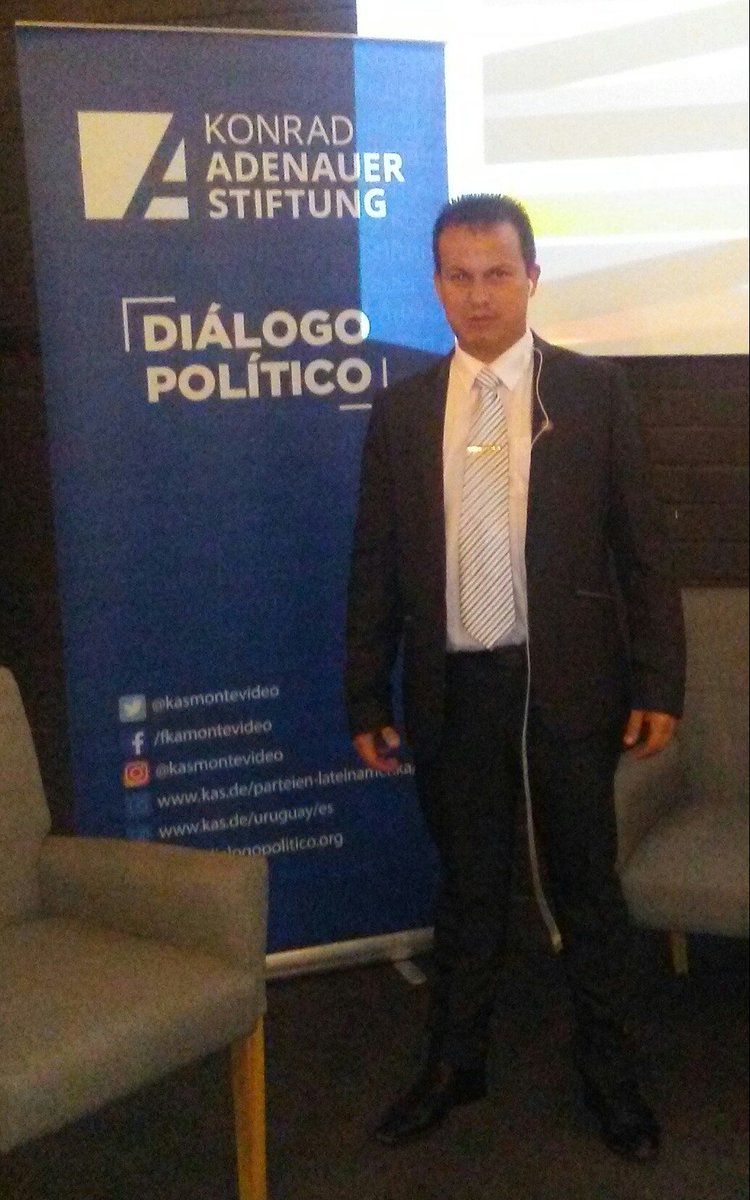 JorgePerdomoCOP's tweet photo. FLORECER LEJOS DE CASA Testimonios de la DIÁSPORA VENEZOLANA
#19Nov
#FUNDIASVE
@FAndradeRoa
@robertoenriq
@FranklynDuarte_
@PartidoCOPEI_
@VenezuelaCOPEI
@PDC_Chile
@KAS_Thueringen https://t.co/jua14qVOAx