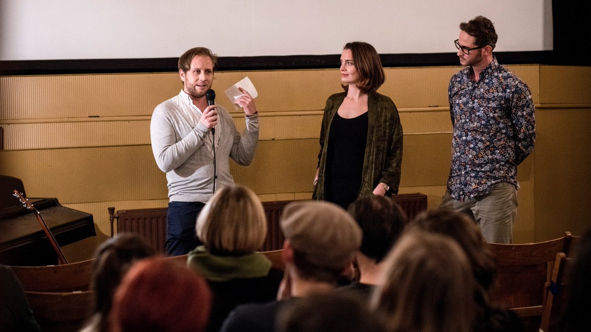 Kult Kino #1 mit Voodoo Jürgens, hier u.a. <a href="/_Kun3_0/">Christian H. Klosz</a> &amp; Moderator Karl-Martin Pold <a href="/filmpluskritik/">Film plus Kritik - Online-Filmmagazin</a>