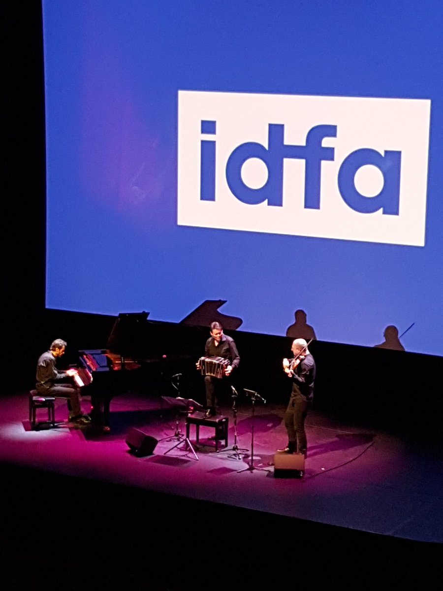 renskeluca's tweet photo. Gister #idfa documentaire gezien over het leven van Astor #Piazzolla met vooraf live optreden van Carel Kraayenhof. Wat een heerlijke sfeervolle avond! #tango https://t.co/RXiKXxXOVs