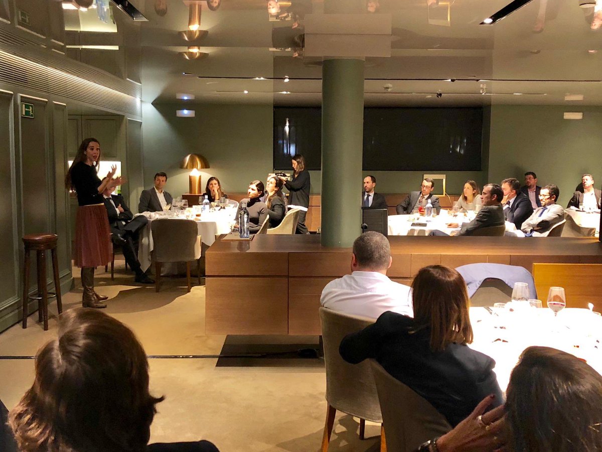 Circuloecuestre's tweet image. Gracias @CarlotaPiAmoros por compartir con el @Circuloecuestre tus super poderes y tu vision del futuro de la energía. #CEtalks #energia #disrupción #prosumidores #holaluz