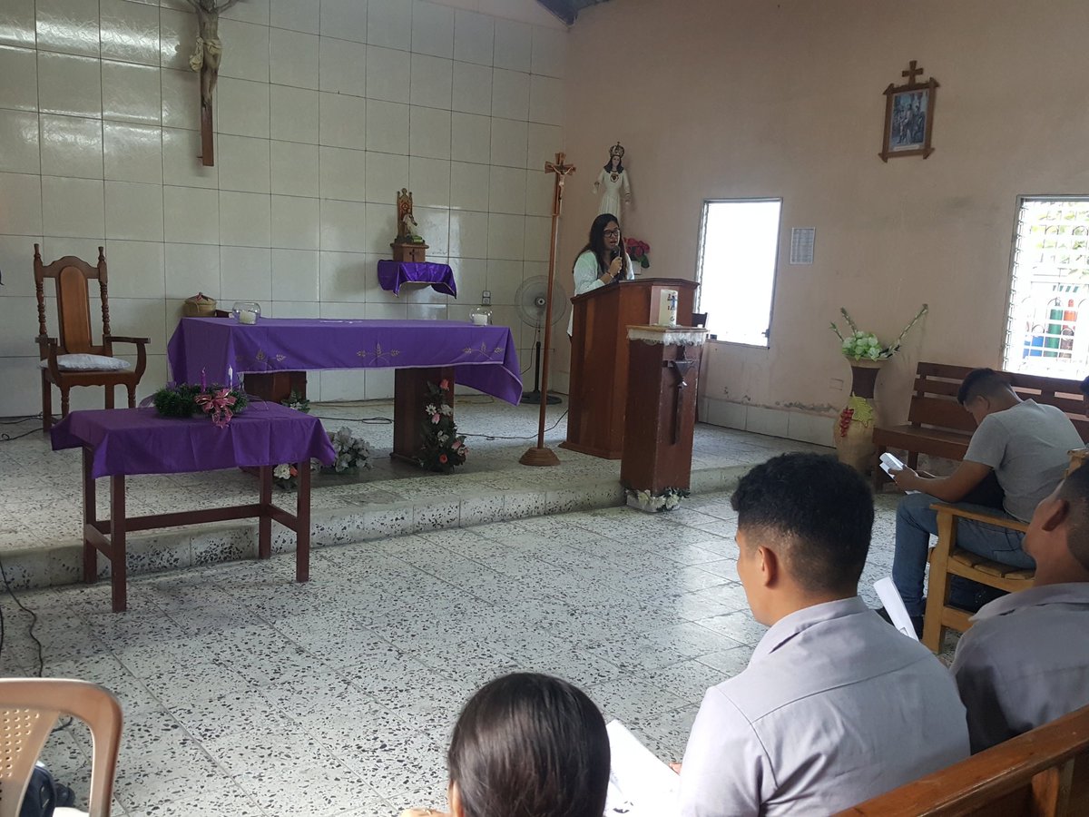 ozanam98's tweet photo. Celebracion de adviento 2018 Centeo Ozanam. https://t.co/X7n1jYsZk0