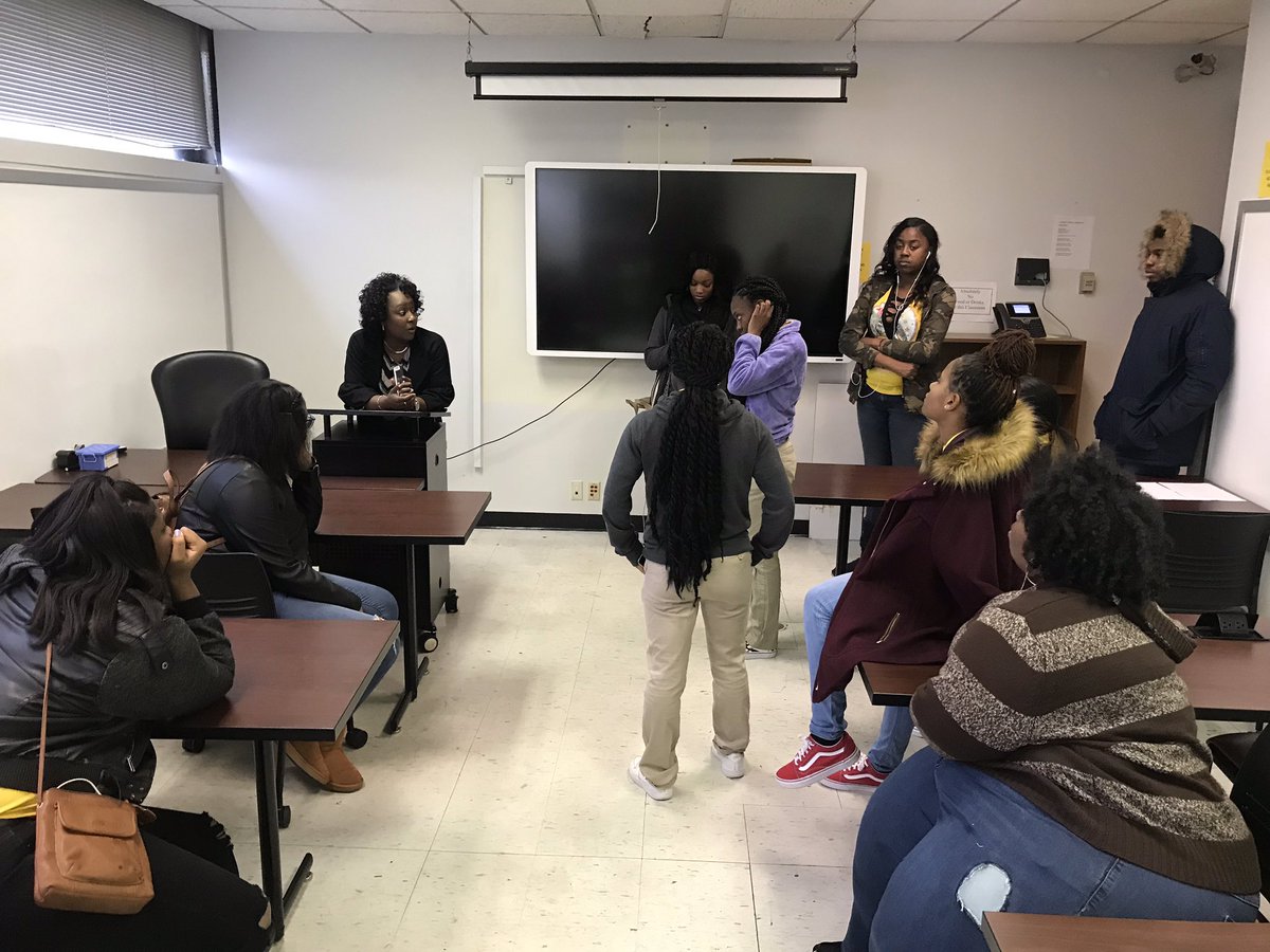 HSSUUpwardBound's tweet photo. The second college of the day was Lemoyne Owen College! Thank you for the tour, the basketball game tickets, and the opportunity to meet Dr. Terrell Strayhorn! #TrioWorks @tlstrayhorn https://t.co/ikLlHtHY5T