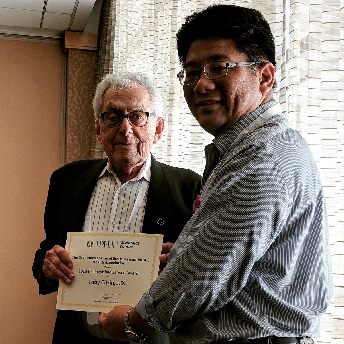 health_io_hands's tweet photo. Congratulations to Toby Citrin, UofM school of public health, who received the 2018 Distinguished Service Award from the Genomics Forum @APHAAnnualMtg for his long history of service to the forum and the genomics community. #APHA2018 #msu #create4stem #flint #ngss #equity https://t.co/vraTWit1c7