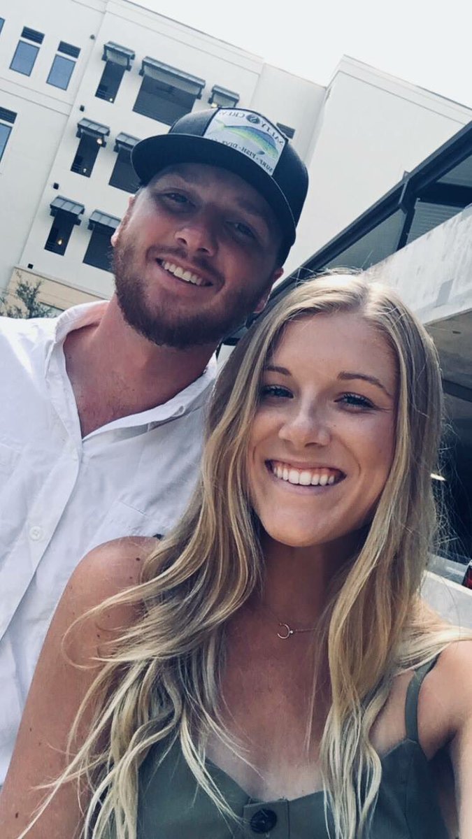 ConnorBrendan's tweet photo. Couldn’t imagine life w/o ya 💕 HAPPY 22nd BDAY BABE!!! ilysm 🍻🎉😘 https://t.co/LSO9DrCXsV