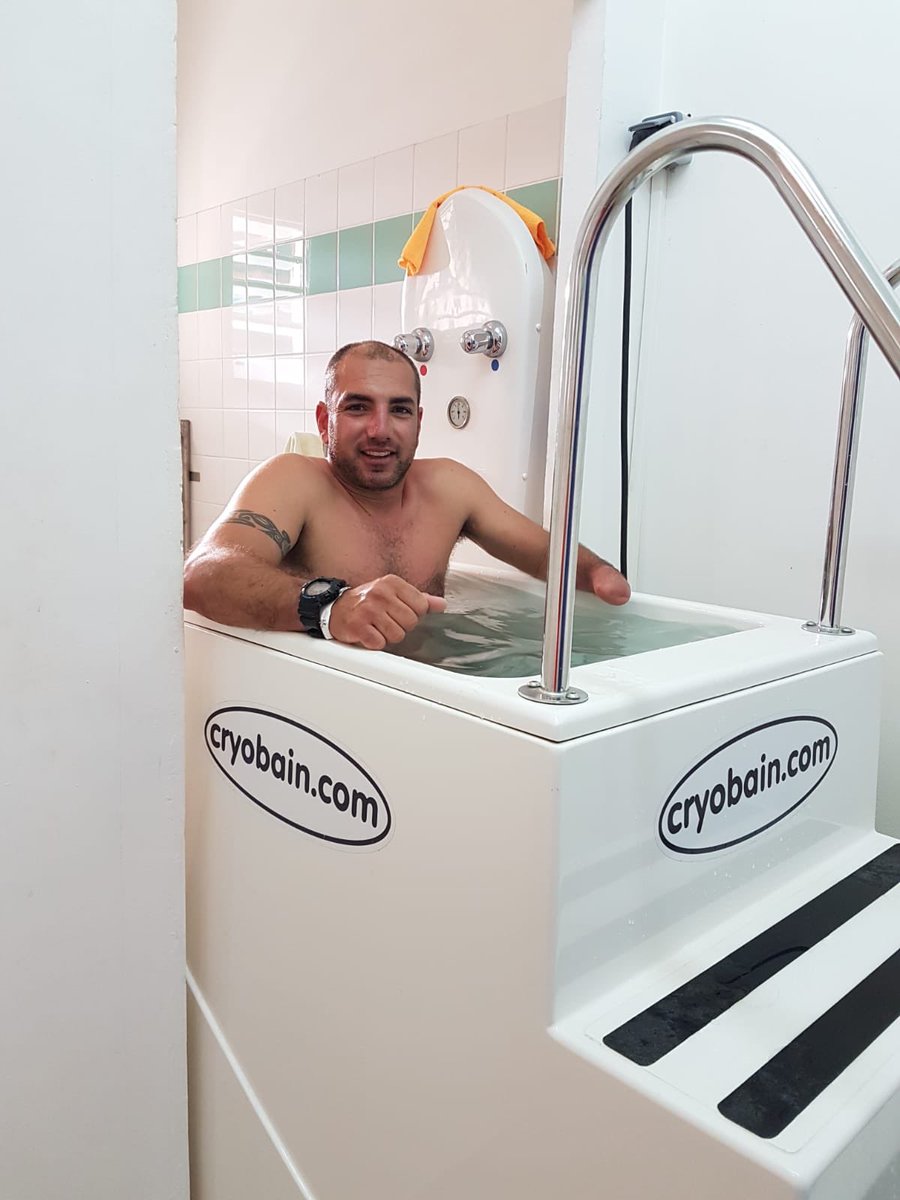 sailingdamien's tweet image. Cet aprem, c’était récup 🙌 Merci @CREPSAG pour l’accueil ! Mention spéciale pour le cryobain ❄️❄️❄️ Ça fait du bien un p’tit plongeon dans le froid après les températures insoutenables dans le bateau 🔥😅 #RDR2018 #apresleffortlereconfort