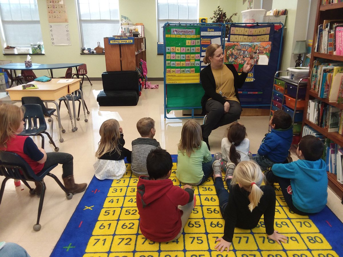 MofDWillowTree's tweet photo. @MD_Teach @pclearn Mrs. Amy Nester took time to share a favorite Thanksgiving story with K Ss today. They enjoyed it. Thanks! https://t.co/d5YrAo9VgD
