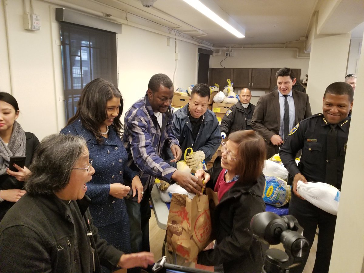 SFPDCares's tweet photo. Thank you to everyone who made the turkey giveaway at Ping Yuen possible #CCDC #MONS  @LondonBreed @SFPDChief @SFPDCmdrLazar Thank you #APRI for the turkeys 
#SFhousingauthority #SFPDCARES https://t.co/g3yqFVfLav