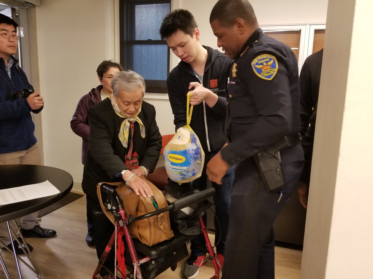 SFPDCares's tweet photo. Thank you to everyone who made the turkey giveaway at Ping Yuen possible #CCDC #MONS  @LondonBreed @SFPDChief @SFPDCmdrLazar Thank you #APRI for the turkeys 
#SFhousingauthority #SFPDCARES https://t.co/g3yqFVfLav