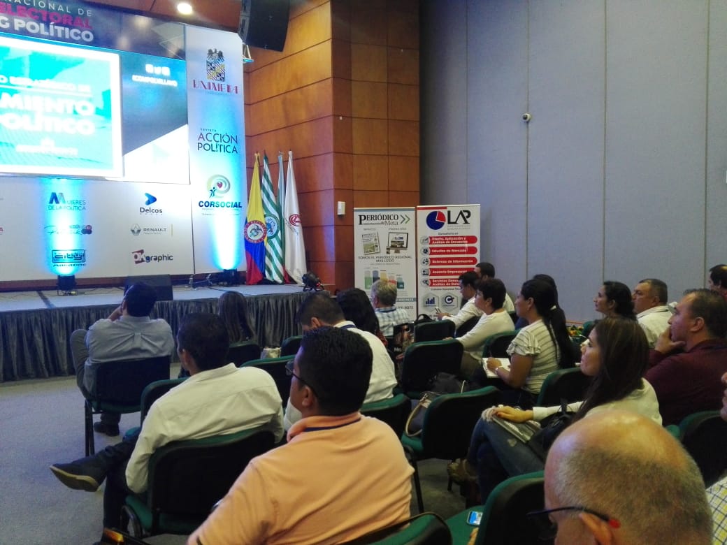 johanamoreno82's tweet photo. La política es toda una profesión, cada día debemos prepararnos más y más, excelente seminario #ComPolVillavo https://t.co/y0hv6Fqxi1
