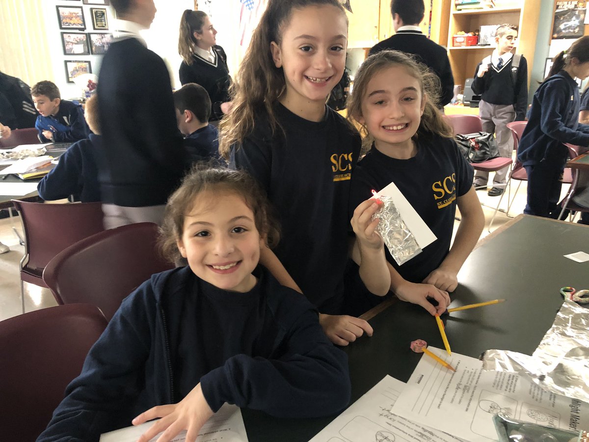 SCSMsMueller's tweet image. Investigating how electrical energy travels and designing flashlights! #mysteryscience #formsofenergy #scsscience 🔎🔦💡