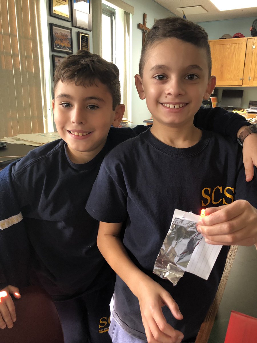 SCSMsMueller's tweet image. Investigating how electrical energy travels and designing flashlights! #mysteryscience #formsofenergy #scsscience 🔎🔦💡