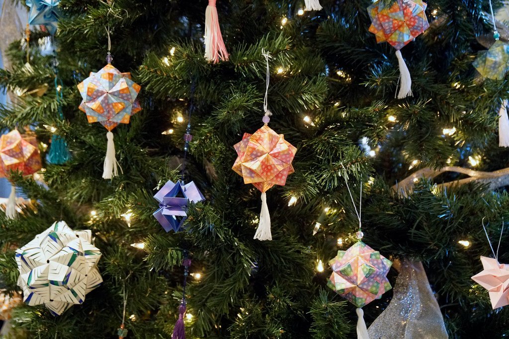 debbiewfleck's tweet photo. .@FSDallas is adorned with two trees decorated with #origami ornaments made by #PaperforWater founders Katherine and Isabelle Adams Photos by @ljenkins1965 for #dallasnews https://t.co/unLn5RLlWZ
