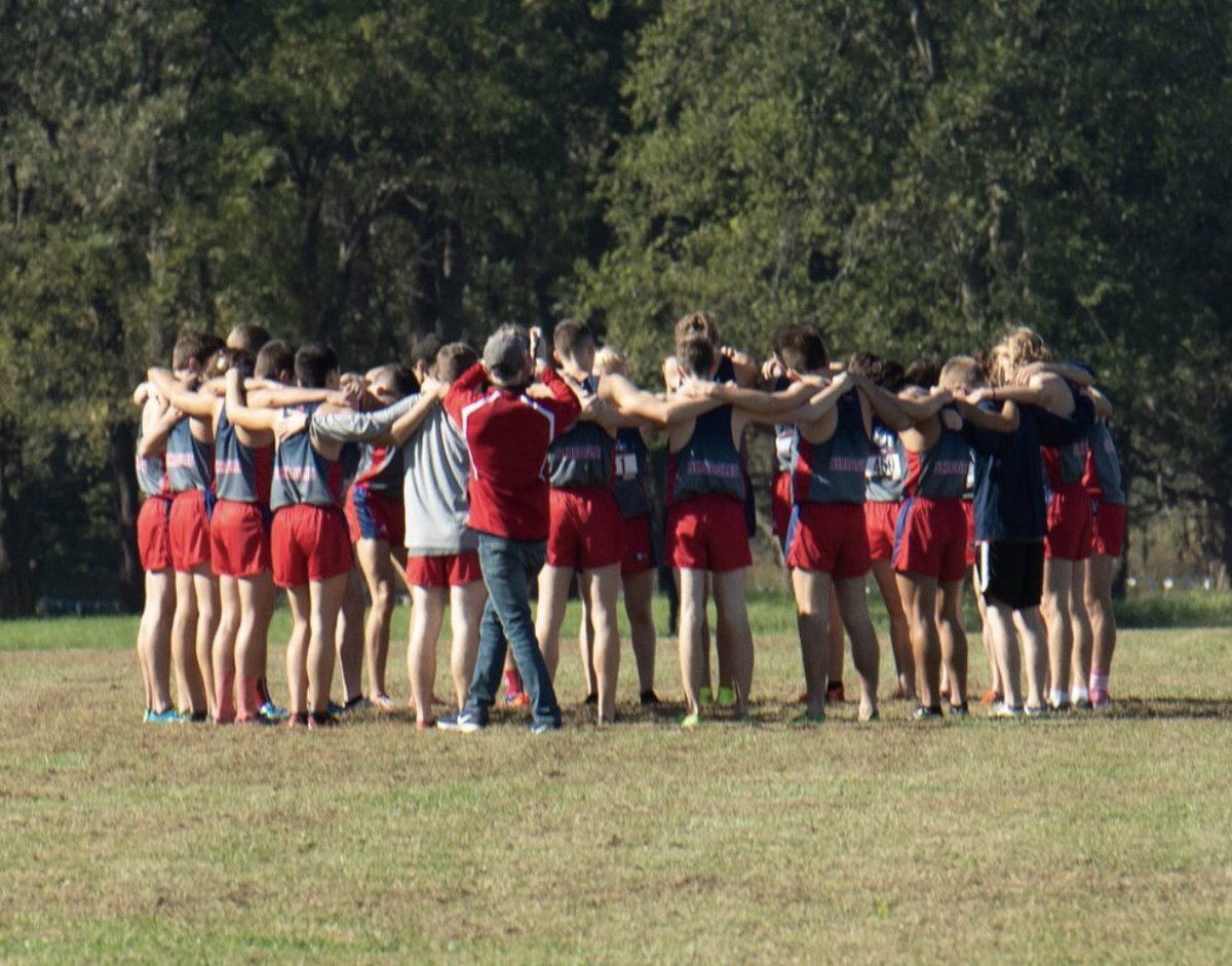 chasebroughton_'s tweet photo. Survive and advance! The University of Southern Indiana’s Men’s Cross Country team received an At-Large bid to the NCAA D2 Championships in Pittsburgh, PA. #USIXC https://t.co/0cA4G9gafX