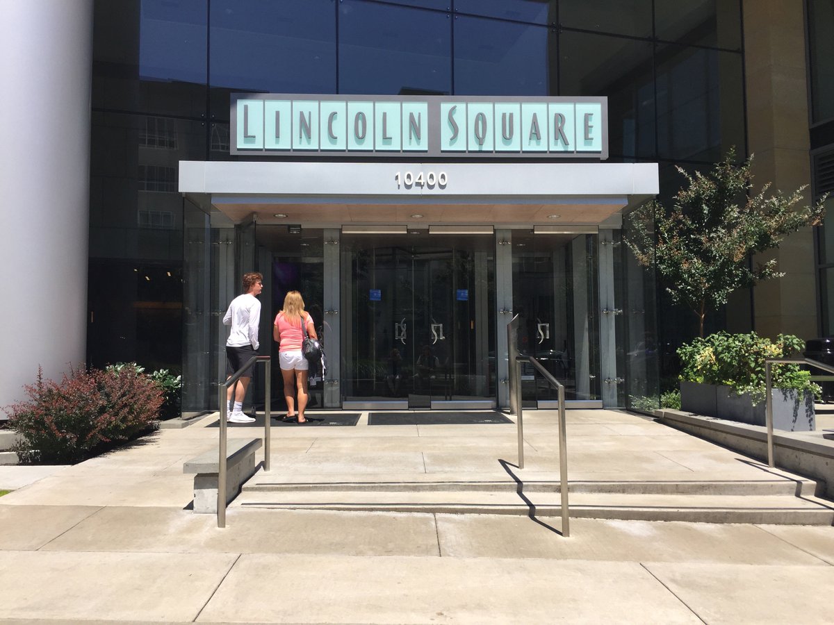 MCD_seattle's tweet photo. Another shot of our #signage at Bellevue's Lincoln Square. https://t.co/WCtMnd4Gps