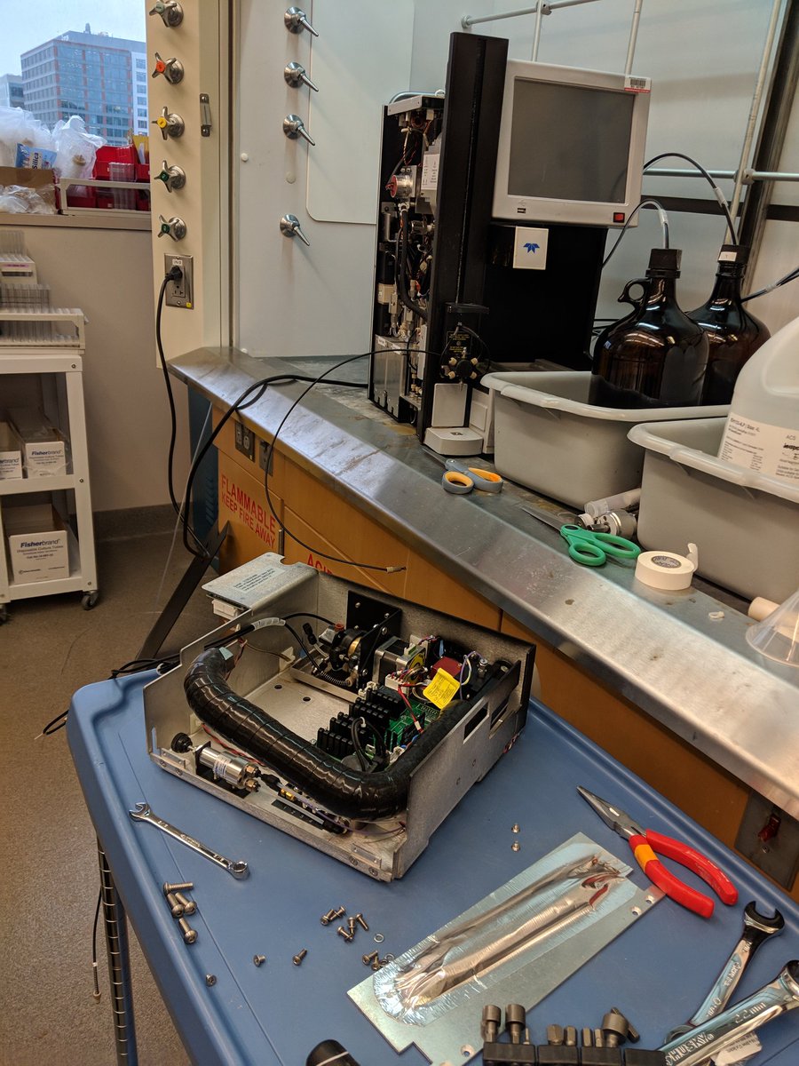 ChemToolman's tweet photo. It's been a day...clogged ELSD on the ISCO. And there's always that 1 screw that doesn't have a home.
#RealTimeChem #MondayMood https://t.co/r5fymhiKqw