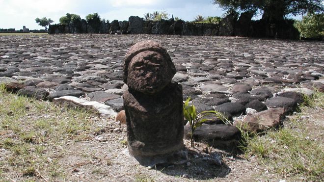 🏝️ Ça y est, #Taputapuatea a son certificat. Le marae de #Raiatea est bel et bien inscrit au patrimoine mondial de l’#Unesco. 
➡️Le document a été remis en mains propres par l’Unesco au président de la Polynésie, Edouard Fritch, à Paris. ⤵️
la1ere.francetvinfo.fr/polynesie-tapu…