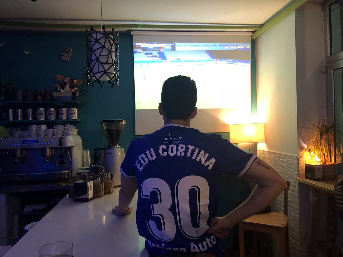emiliofariza's tweet photo. Dos grandes en uno @MiguelMendezOVD @EduCortina_   #Postderbi https://t.co/hfXQyZKp5n