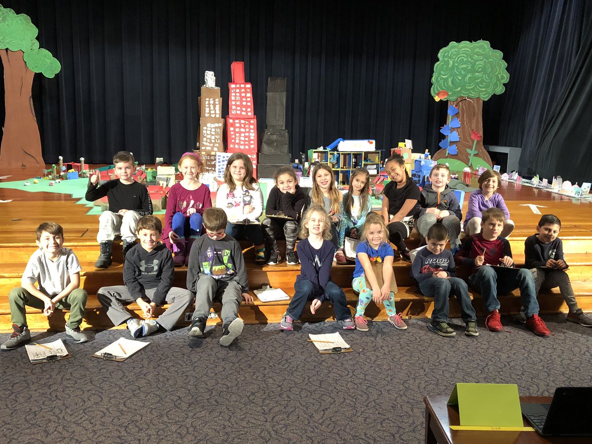 MissHart2nd's tweet photo. These kids worked so hard on their communities project! Congrats to the entire 2nd grade on a job well done! #OneBravesFamily #CanandaiguaProud https://t.co/pJmU6vyCzc