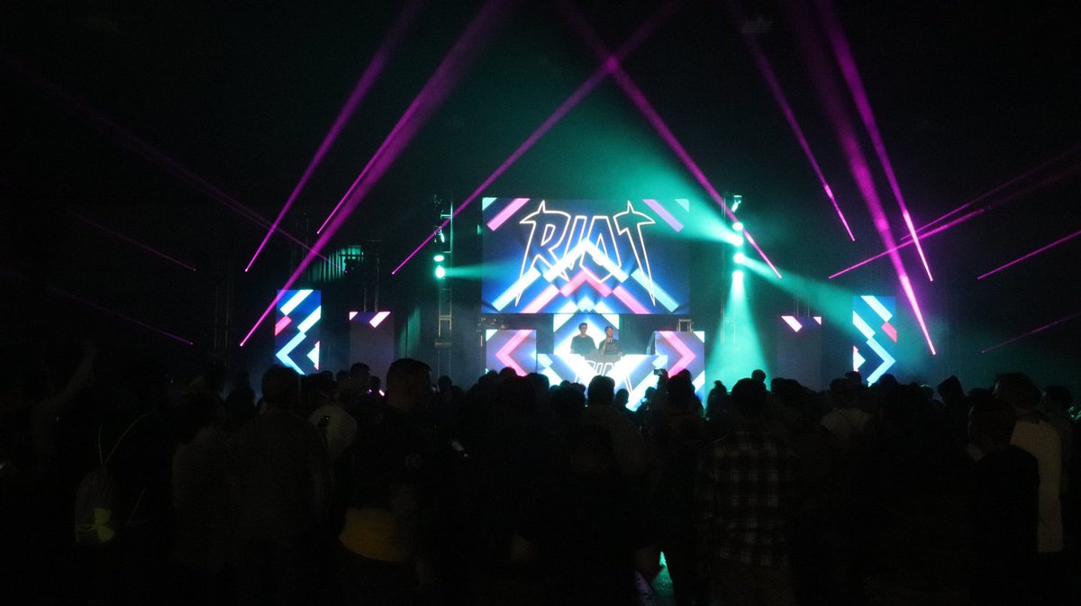 ReactionAV's tweet photo. Dreamhack Atlanta! We have supported @DreamHack ever since they came to the states 3 years ago! We love their events!
#RAVpowered #dhatl18 #av #audiovisual #esports #ledwall #ledtile https://t.co/wPz3ANxRTe