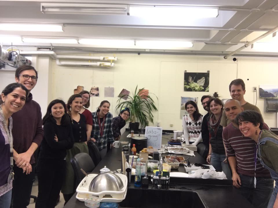 andrepazv's tweet photo. Happy #Labsgiving from the #LohmanLab , #AndersonLab, #HickerLab and #CarnavalLab https://t.co/JPPDDMUyOS