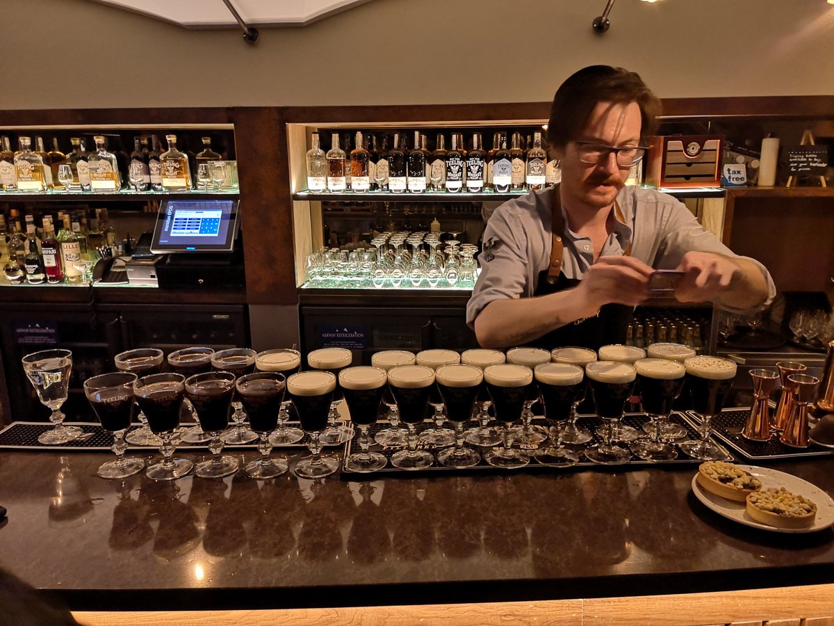 RobbieSmyth's tweet image. Great meeting tonight and thanks to @TeelingWhiskey for hosting it &amp;amp; for  showing us around the distillery.  @LesClefsdOrIre members were well looked after with really good whiskeys #concierge #keytoyourcity #lesclefsdor #irishwhiskey
