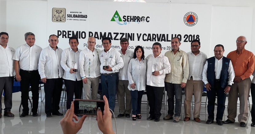 ConsejoINCIDE's tweet photo. Recibe @consejoincide premio RAMAZZINI &amp; CARVALHO máximo distintivo por la labor de integración gremial, difusión y elaboración políticas públicas desarrolladas desde la sociedad civil organizada en materia de gestión de riesgo y protección civil de manos de @presideasehproc https://t.co/fPmkn6x6vD