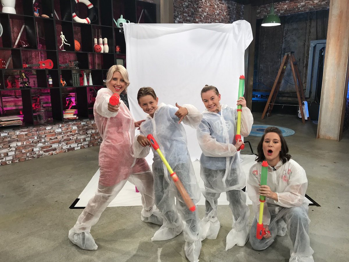 9GoKids's tweet image. We got creative to answer your art questions this morning on #9BrainBuzz!