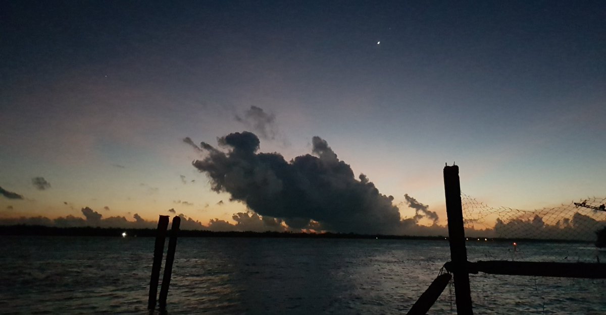 GeomorphicJosh's tweet photo. An early morning start for #TeamADCP as we try to get our sampling done before the winds (and waves!) pick up. Nice views mind #Rameses #Mekong #MorningLight https://t.co/3ty3DDasXA