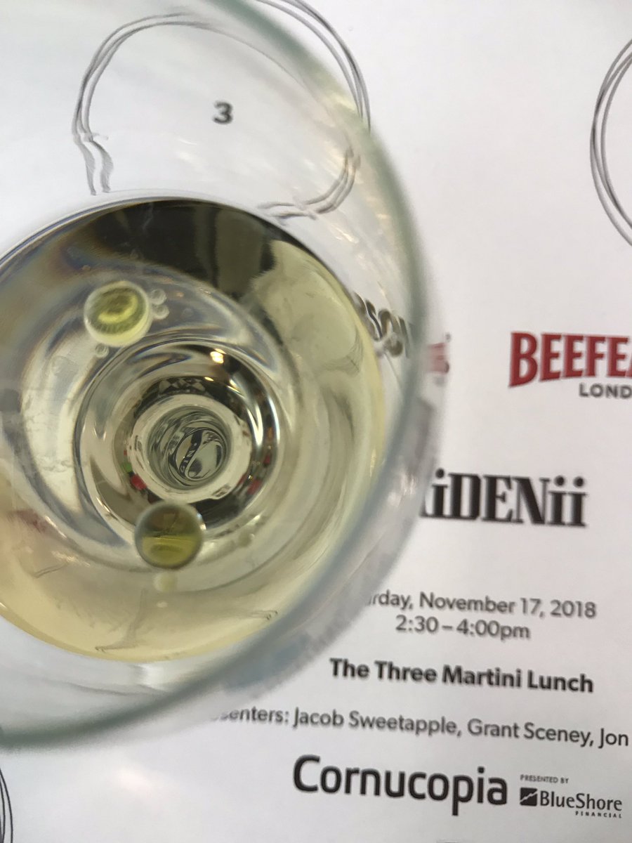 sabormexico's tweet photo. Vodka VS Gin ¿Cuál fue realmente el primero en usarse en la elaboración de un martini? ¿Cuándo y dónde nació este coctel? ¿Alguien sabe? A nosotros nos las dieron los expertos @jacobsweetapple @GrantSceney y @jonsmolensky en divertido seminario de #cornucopia2018 #OnlyinWhistler https://t.co/3B5yuiRNlB