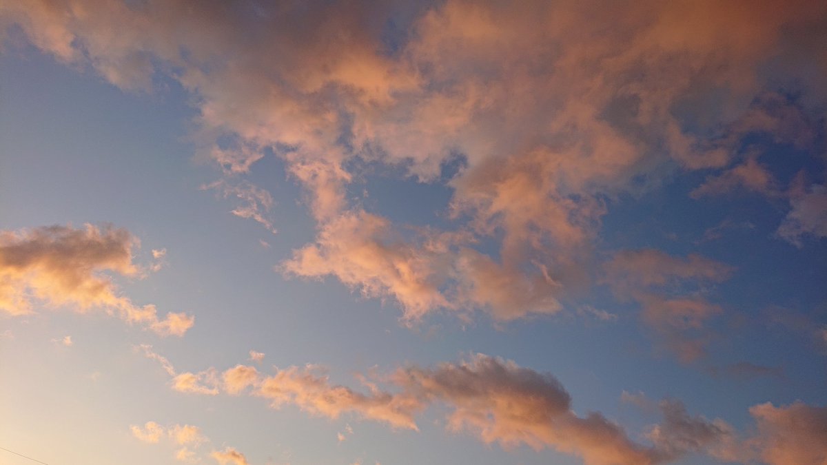 ハッシュタグ ピンクの雲