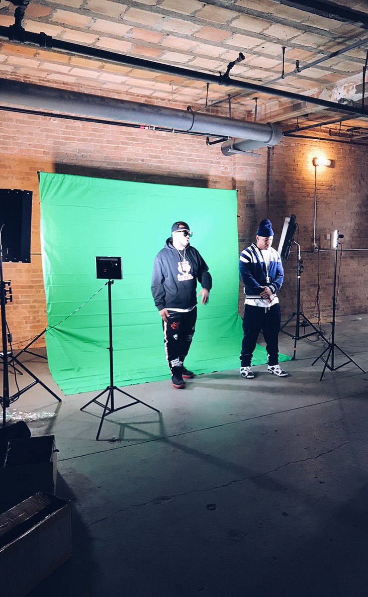 Producertoxic's tweet image. It was so incredible to be @cmplx2010 to witness history being created. 💯ICONS @Twistagmg , @Krownvakill @kaytownb, @producertoxic Pioneers in Chicago #HipHop. 🎤 Wait till y’all see the video and hear this joint with @Twistagmg  and @Krownvakill. 🎥 Real lyricists still rule!!