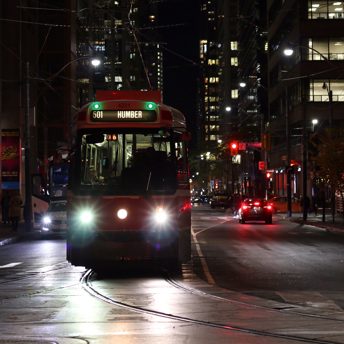 AlexIsaacSegal's tweet photo. #snap of a #tram at #night on the #urban #city #streets of #toronto #canada #transport #travel #citylife https://t.co/T4DJ6RSKJb