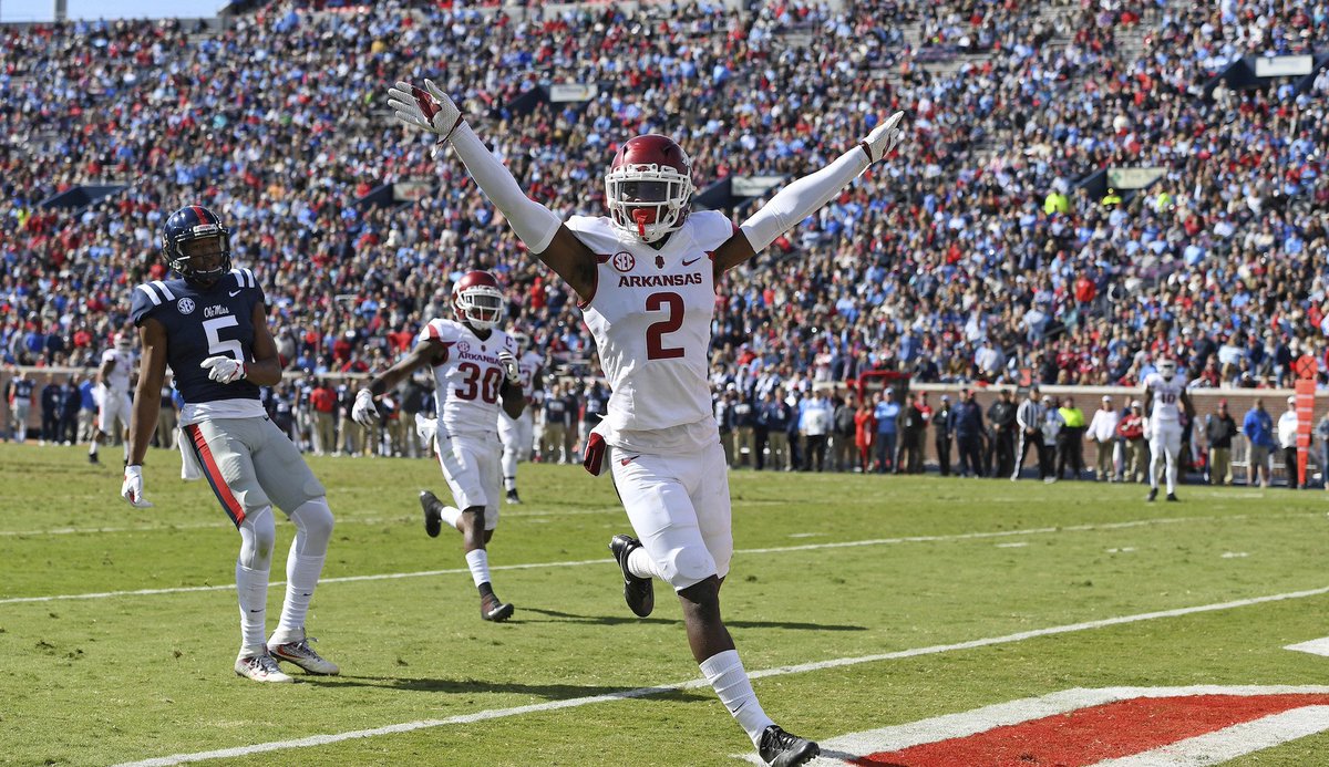 Deadspin's tweet photo. Two Arkansas football players suspended for flirting with opponent's cheerleaders instead of warming up: https://t.co/S9FPsfORRM https://t.co/Hti5Mo7JPQ
