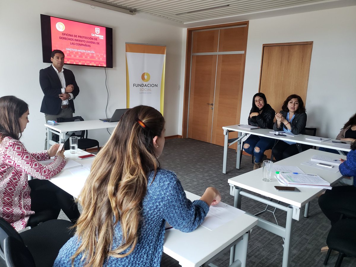 OPDLasCompanias's tweet photo. El día de hoy estuvimos dando a conocer el objetivo de nuestro dispositivo a profesionales de la Fundación Social de la Cámara Chilena de la Construcción.
Gracias por su invitación 😉 https://t.co/yxSpcG2jCQ