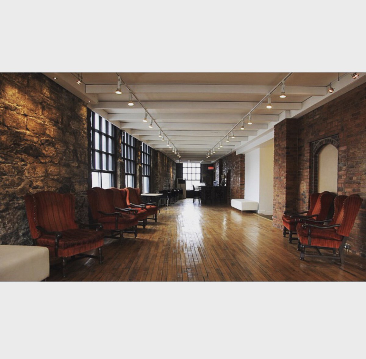 LoftLe4eme's tweet photo. Have a nice week with our beautiful lofts😌 What is your favorite one ? Don’t hesitate to visit our webiste : https://t.co/E9kz1zt4RV #aspaces #uniquespaces #montreal #mtl #loft #photography #corporatevents #spacerental #canada #discover #architecture #art #modern #vintage https://t.co/4clkY5elFQ
