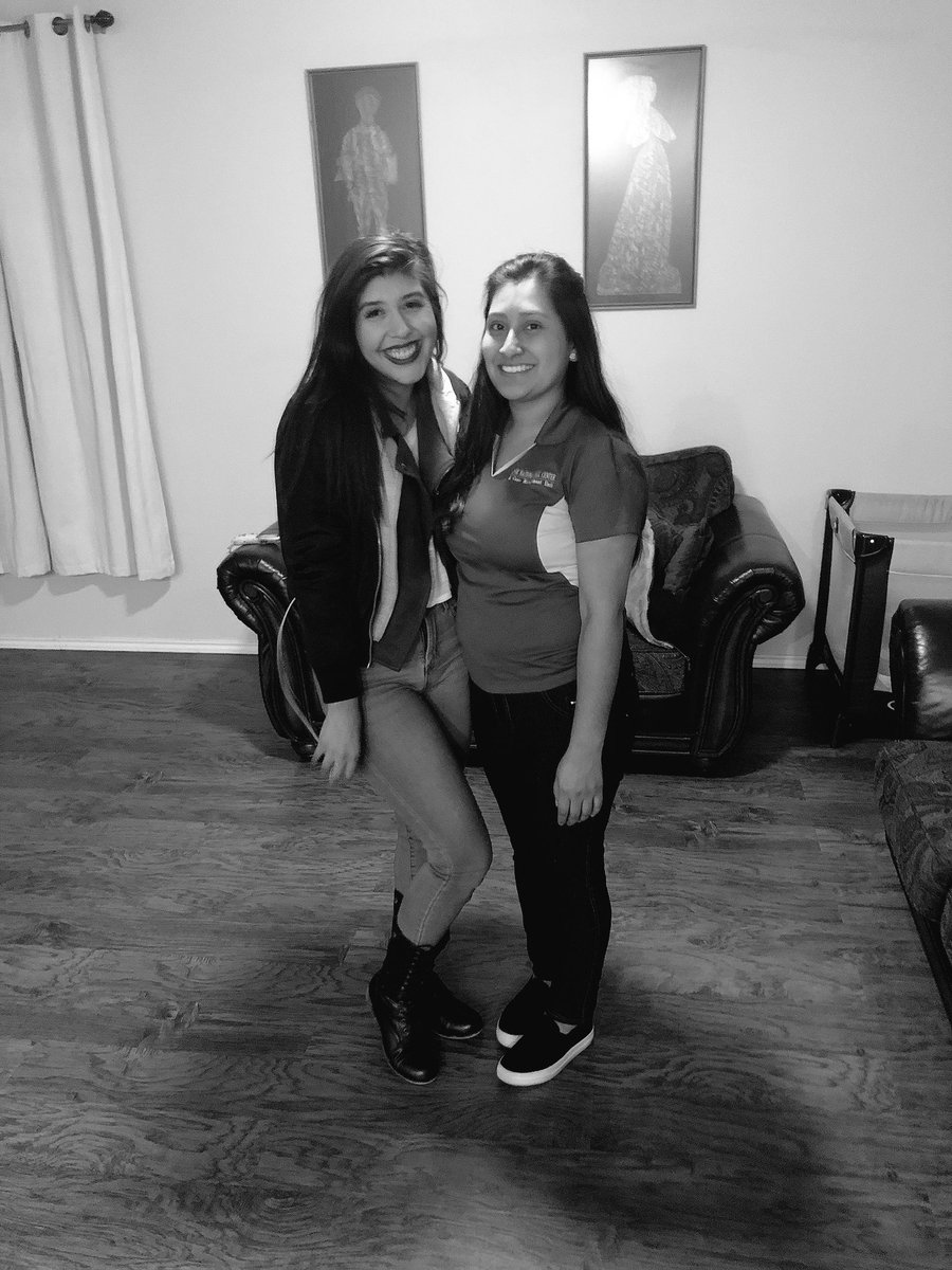 juniive's tweet image. Last night I saw my LS for the first time in a little over 3 years and my heart is beyond happy. Driving 3 hours and back to have dinner with her was worth it 😭💙💚 #mysistersarethereason #fall12