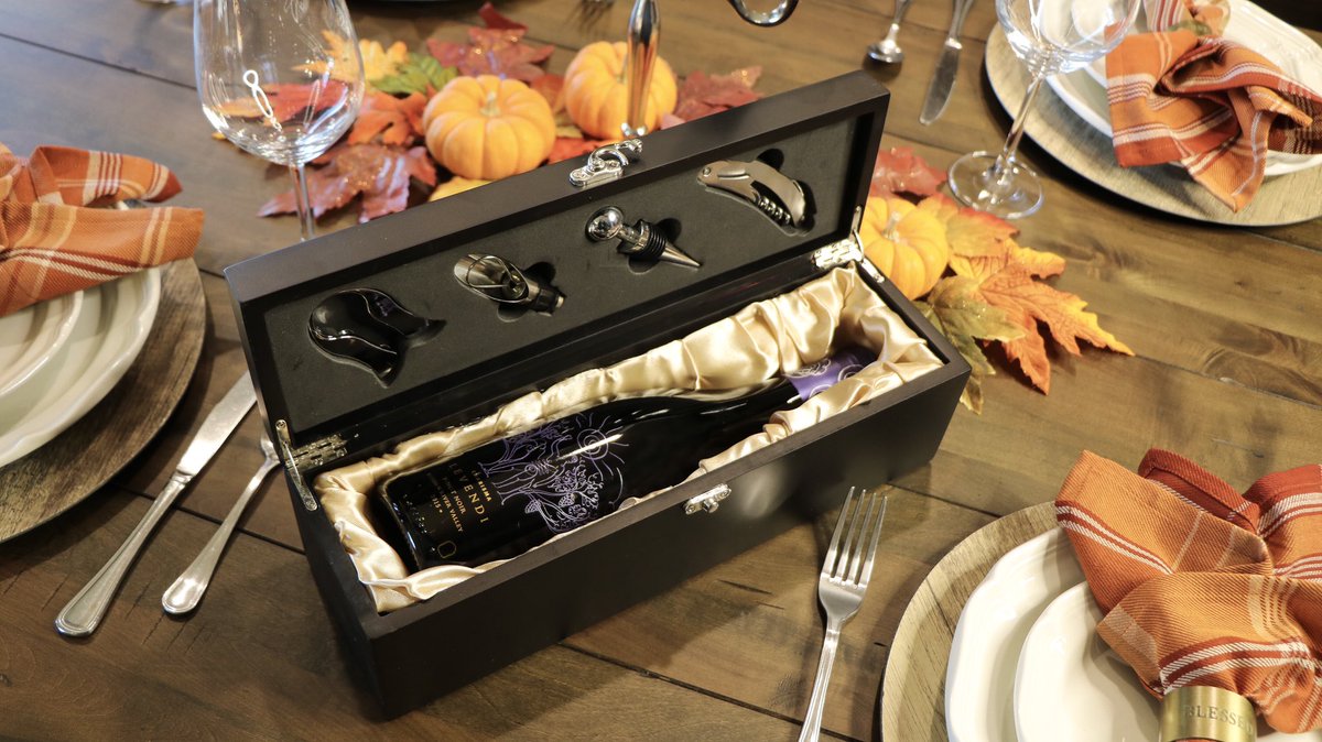 Looking for a #hostessgift 🎁? Well look no further! The custom made wooden gift box will not disappoint! #levendiwinery #pinotnoir #gift #thanksgiving #Friendsgiving #wine
